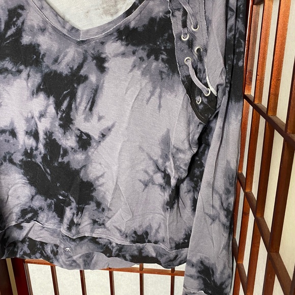 Gray black tie dye v neck soft top - Picture 2 of 5